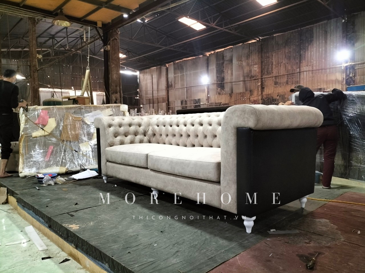 Sofa văng chữ I của chúng tôi mang lại cảm giác nhỏ gọn và âm áp.