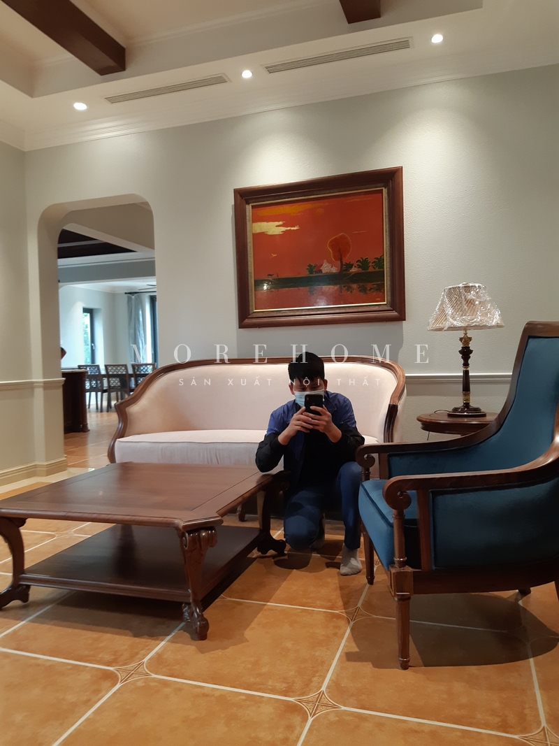 Thi công nội thất gỗ óc chó bởi nội thất Morehome mang tới cho không gian sống của gia chủ sự thoải mái, tiện nghi, sang trọng, cao cấp
